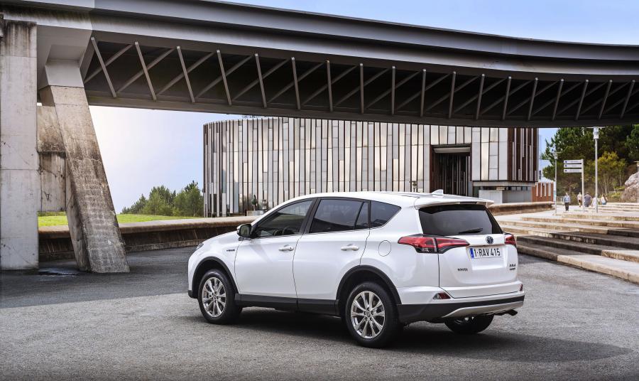  Toyota RAV4 Hybrid 2015 года  (WW) (фото 30 из 38)